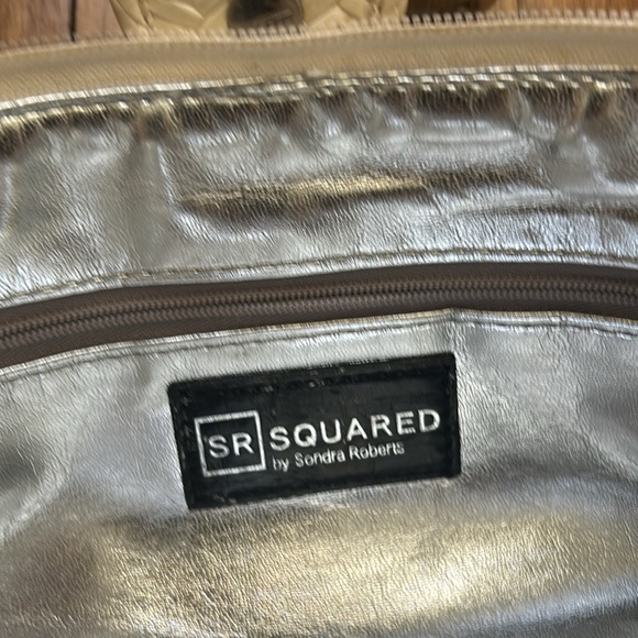 Sondra Robert’s Cluth - Picture 6 of 6